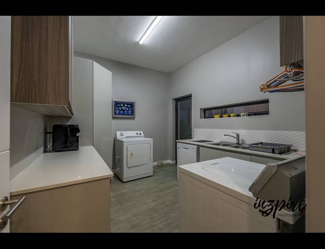 4 BEDROOM HOUSE FOR SALE IN VILLAGE ON SEA